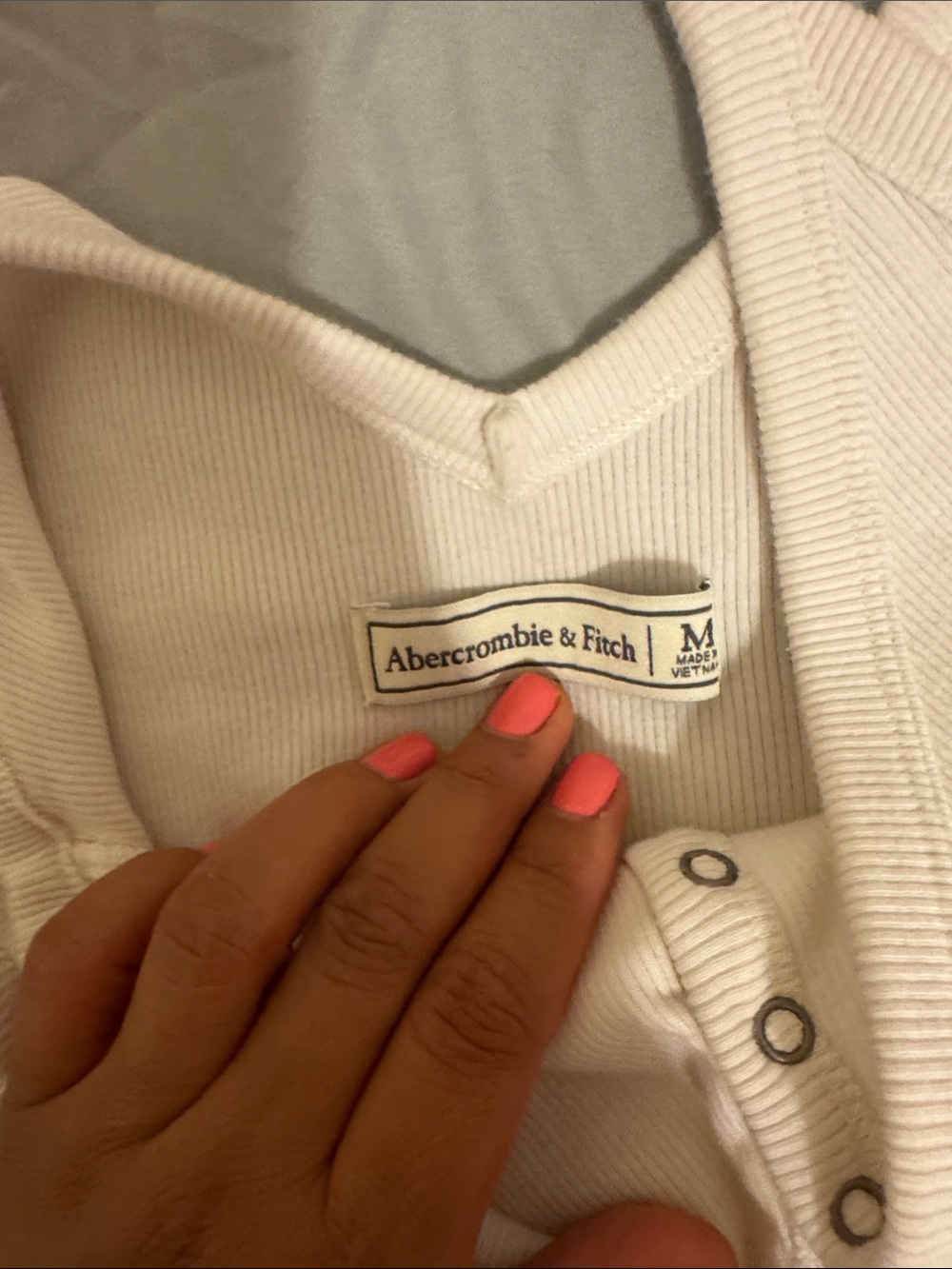 Abercrombie & Fitch white Ribbed V-Neck Snap Bodysuit - Picture 2 of 6